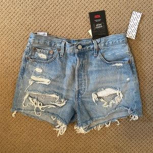 Ripped Levi’s Jean shorts
